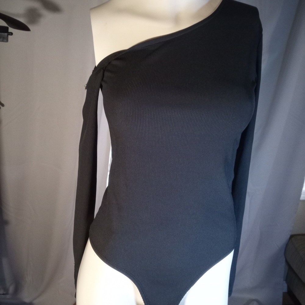 One-Shoulder Black Bodysuit